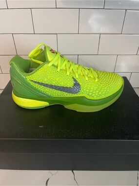 Men’s Grinch Size 6.5.